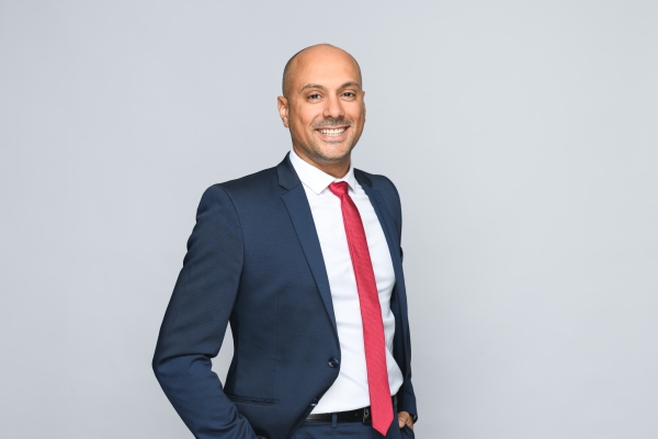 portrait corporate fond gris